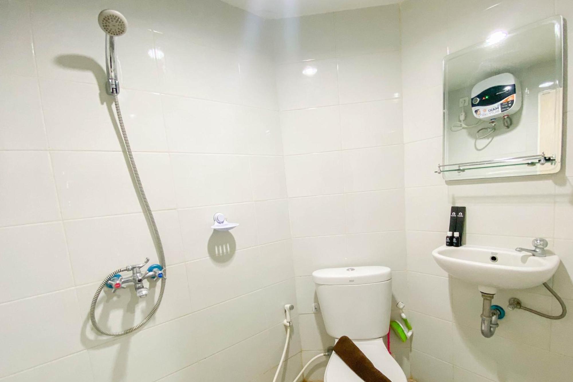Comfortable 1br Without Living At Amartha View By Travelio Semarang